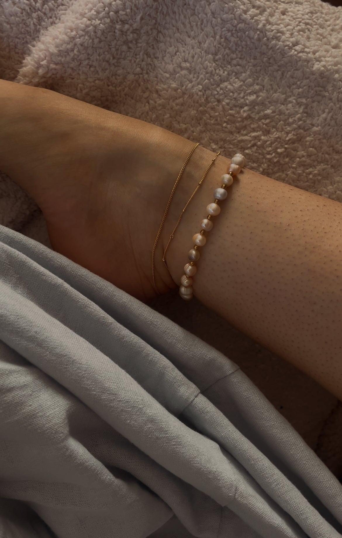 Rosy pearl anklet