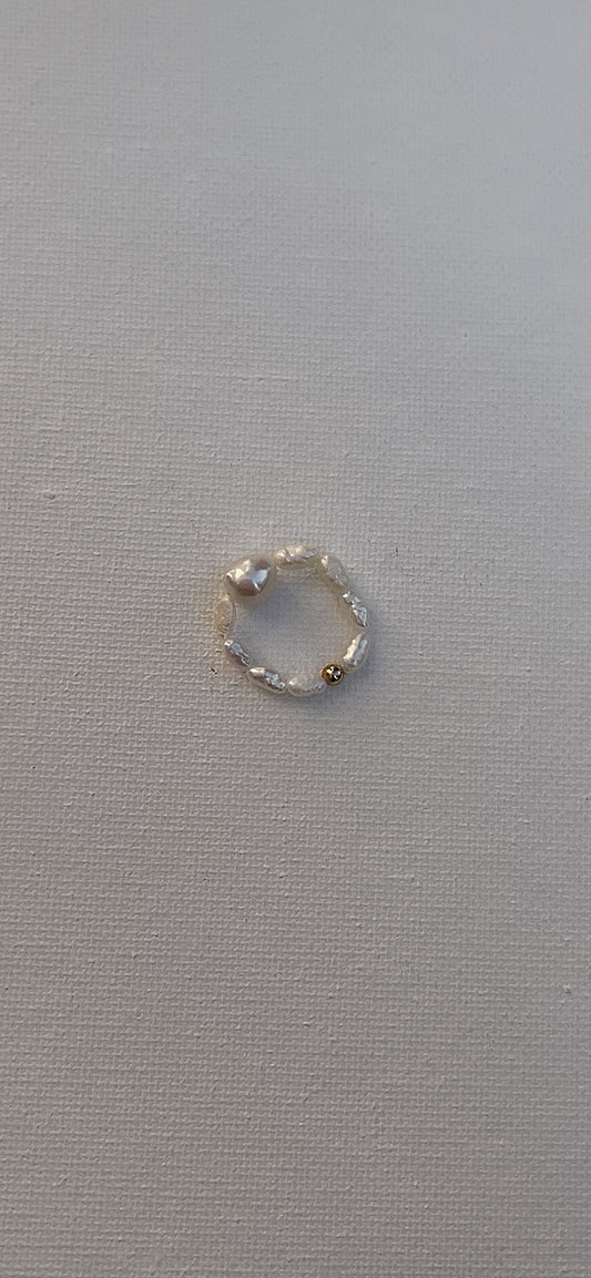 Baby baroque pearl ring