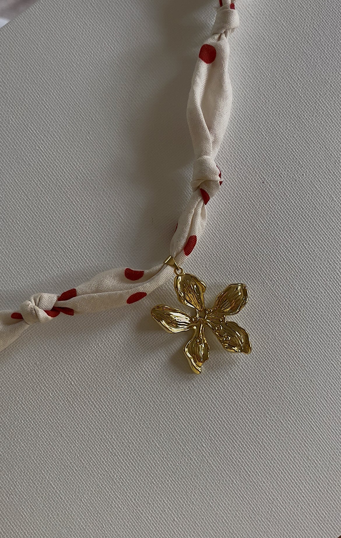 la dolce dot necklace